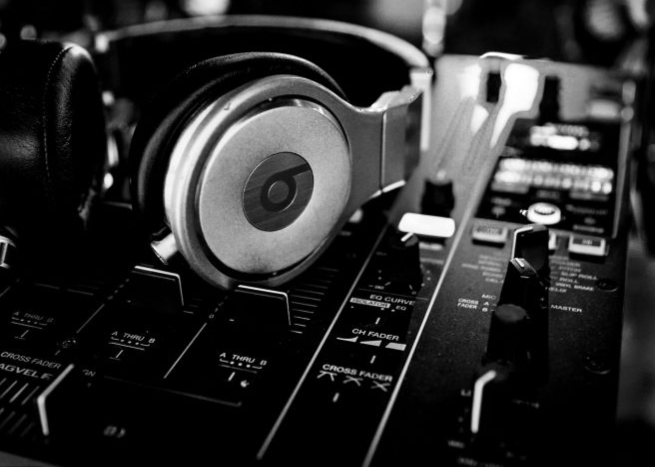 Sequential Music Recommender System for Multilingual Users thumbnail